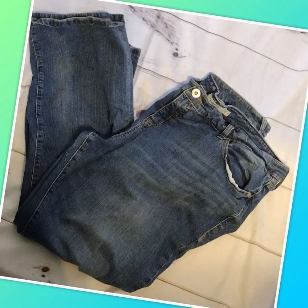 Torrid Jeans Size 22S Womens Relaxed Boot Cut Stretch Medium Wash Blue Denim ins